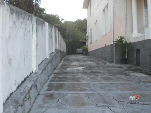 Casa com 900m² 7 quartos e 1 banheiro, à venda, no bairro Centro em Petrópolis