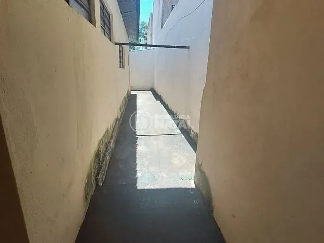Casa 3 quartos e 1 banheiro, para alugar, no bairro Centro em Londrina
