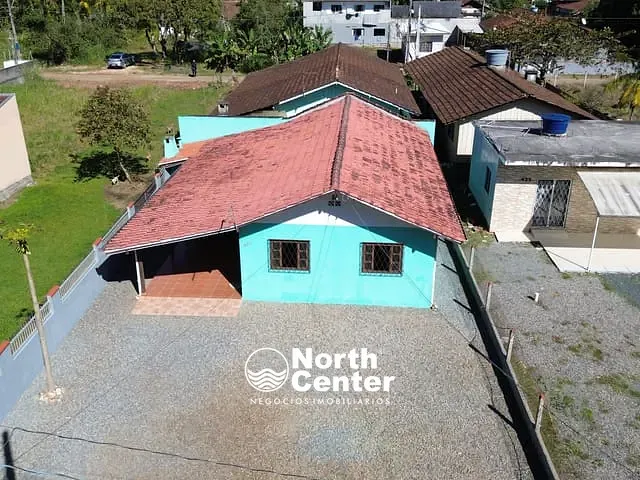 Casa com 338m² 3 quartos e 2 banheiros, à venda, no bairro Costeira em Balneário Barra do Sul