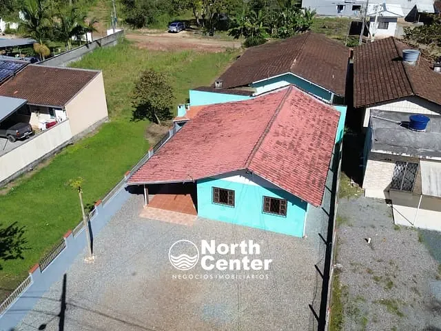 Casa com 338m² 3 quartos e 2 banheiros, à venda, no bairro Costeira em Balneário Barra do Sul