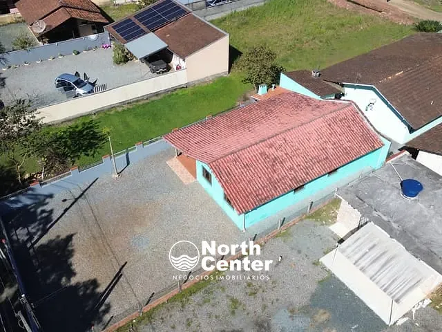 Casa com 338m² 3 quartos e 2 banheiros, à venda, no bairro Costeira em Balneário Barra do Sul