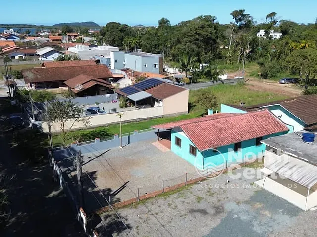 Casa com 338m² 3 quartos e 2 banheiros, à venda, no bairro Costeira em Balneário Barra do Sul