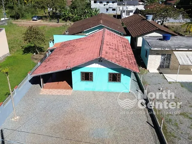 Casa com 338m² 3 quartos e 2 banheiros, à venda, no bairro Costeira em Balneário Barra do Sul