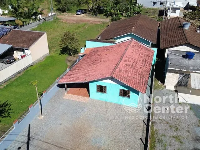 Casa com 338m² 3 quartos e 2 banheiros, à venda, no bairro Costeira em Balneário Barra do Sul