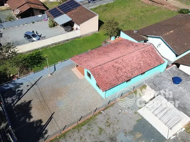 Casa com 338m² 3 quartos e 2 banheiros, à venda, no bairro Costeira em Balneário Barra do Sul