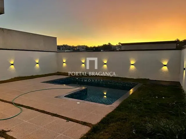 Casa com 300m² 3 quartos e 4 banheiros, à venda, no bairro Condomínio Residencial Euroville II em Bragança Paulista