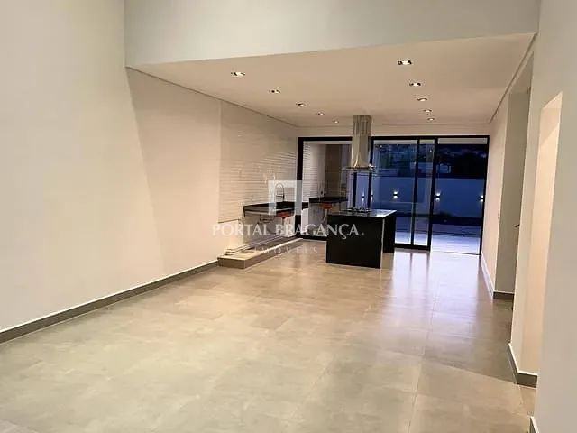 Casa com 300m² 3 quartos e 4 banheiros, à venda, no bairro Condomínio Residencial Euroville II em Bragança Paulista