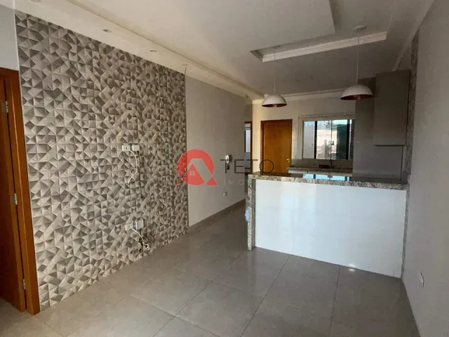 Casa com 150m² 3 quartos e 2 banheiros, para alugar, no bairro Jardim Araucária em Maringá
