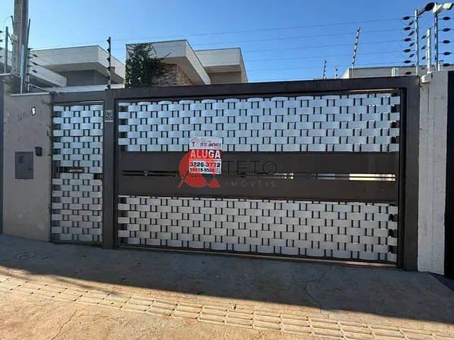 Casa com 150m² 3 quartos e 2 banheiros, para alugar, no bairro Jardim Araucária em Maringá
