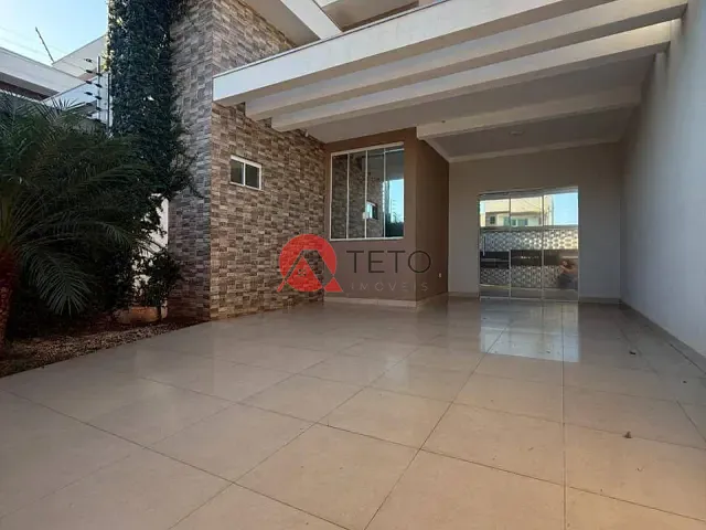 Casa com 150m² 3 quartos e 2 banheiros, para alugar, no bairro Jardim Araucária em Maringá