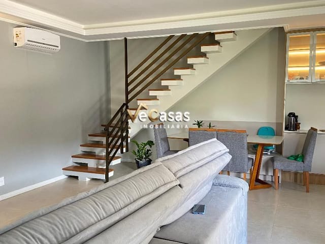 Casa com 360m² 4 quartos e 4 banheiros, à venda, no bairro Maria Turri em Rio das Ostras