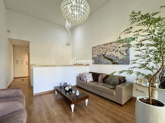 Casa com 300m² 4 quartos e 4 banheiros, à venda, no bairro Vila Nossa Senhora da Aparecida em Apucarana