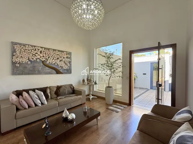 Casa com 300m² 4 quartos e 4 banheiros, à venda, no bairro Vila Nossa Senhora da Aparecida em Apucarana