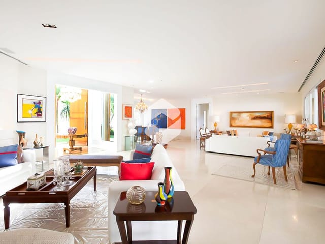 Casa com 1800m² 5 quartos e 6 banheiros, à venda, no bairro Barra da Tijuca em Rio de Janeiro