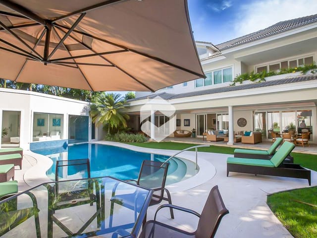 Casa com 1800m² 5 quartos e 6 banheiros, à venda, no bairro Barra da Tijuca em Rio de Janeiro