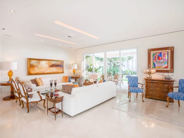 Casa com 1800m² 5 quartos e 6 banheiros, à venda, no bairro Barra da Tijuca em Rio de Janeiro