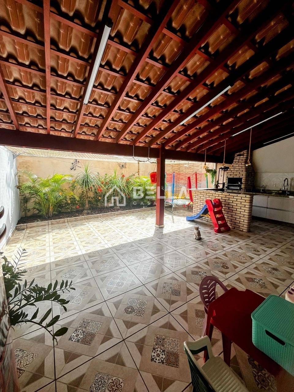 Casa à venda com 3 quartos, 139m² - Foto 1