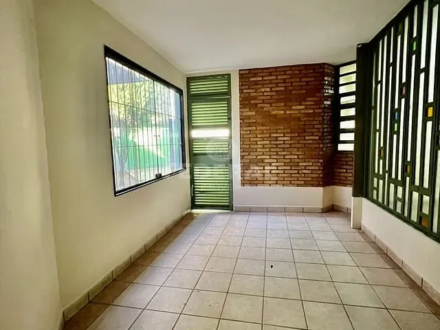 Casa com 280m² 3 quartos e 5 banheiros, para alugar, no bairro Jardim Goiás em Goiânia