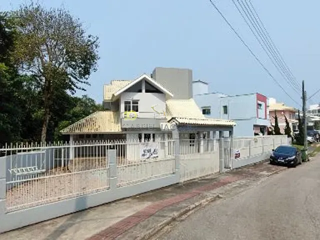 Casa com 630m² 4 quartos e 3 banheiros, à venda, no bairro Pedra Branca em Palhoça
