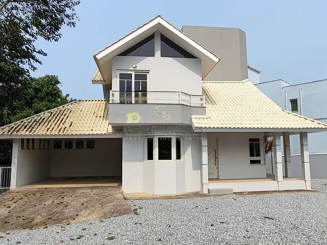 Casa com 630m² 4 quartos e 3 banheiros, à venda, no bairro Pedra Branca em Palhoça