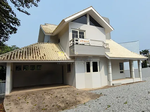 Casa com 630m² 4 quartos e 3 banheiros, à venda, no bairro Pedra Branca em Palhoça