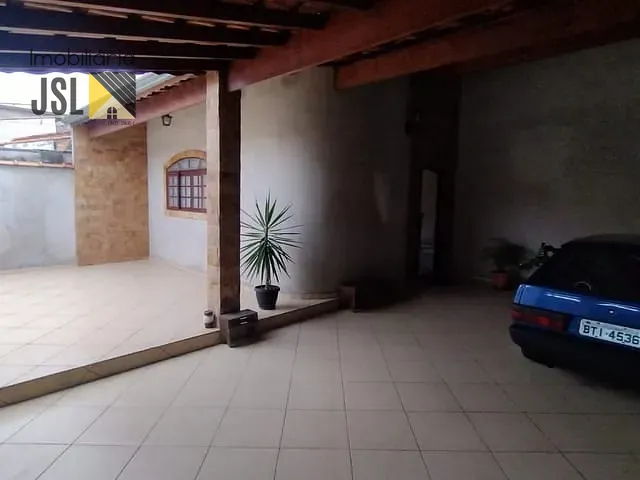Casa com 250m² 3 quartos e 2 banheiros, à venda, no bairro Vila Menino Jesus em Caçapava