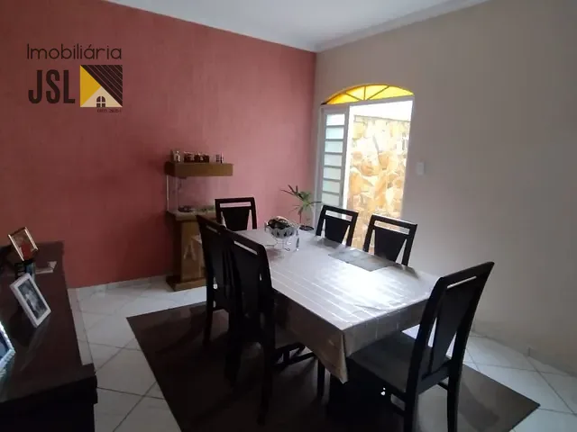 Casa com 250m² 3 quartos e 2 banheiros, à venda, no bairro Vila Menino Jesus em Caçapava