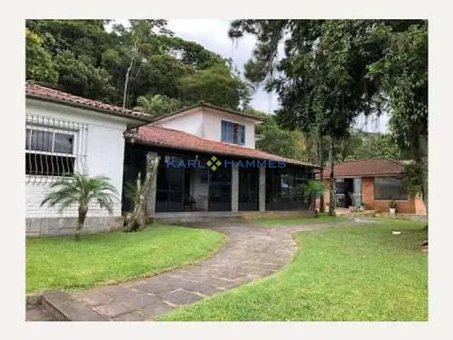 Casa com 7830m² 5 quartos e 4 banheiros, à venda, no bairro Valparaíso em Petrópolis