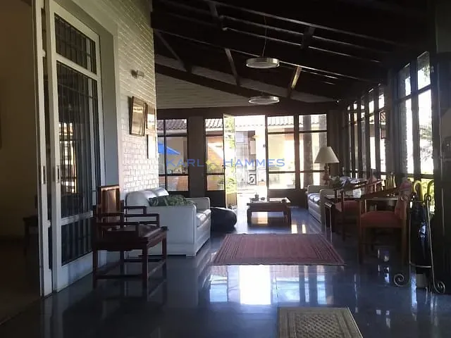 Casa com 7830m² 5 quartos e 4 banheiros, à venda, no bairro Valparaíso em Petrópolis