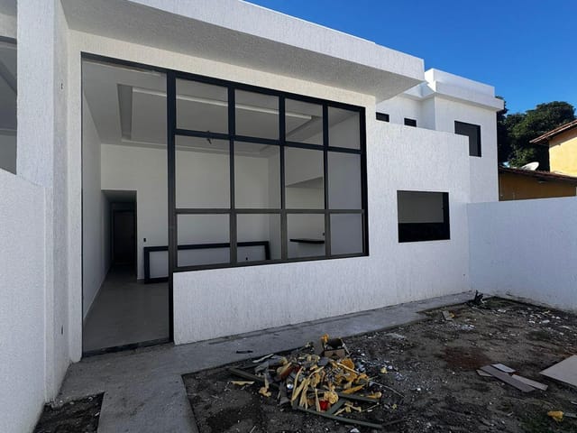 Casa 3 quartos e 3 banheiros, à venda, no bairro Extensão do Bosque em Rio das Ostras