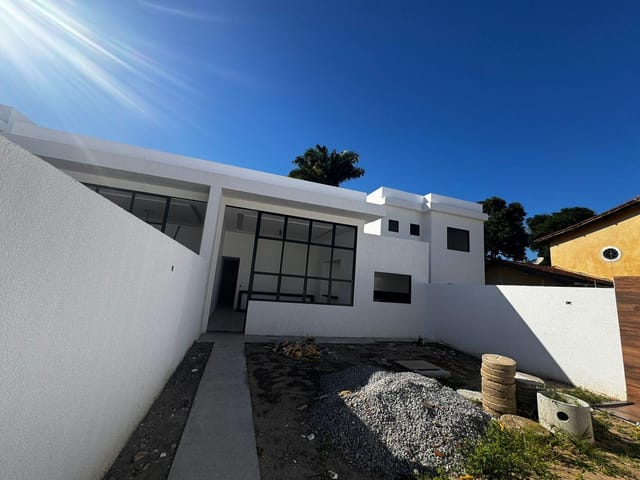 Casa 3 quartos e 3 banheiros, à venda, no bairro Extensão do Bosque em Rio das Ostras