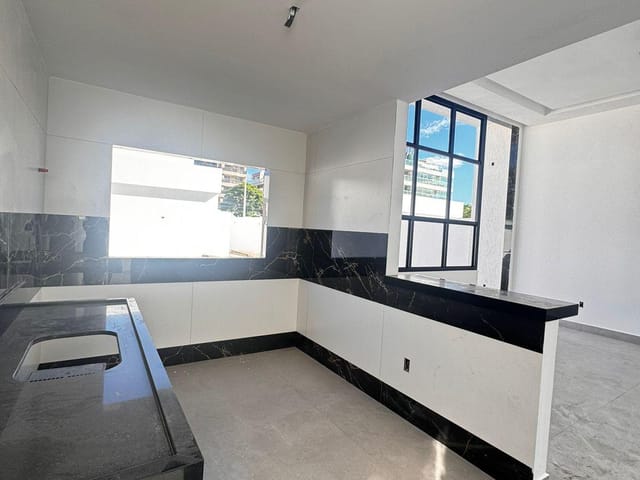 Casa 3 quartos e 3 banheiros, à venda, no bairro Extensão do Bosque em Rio das Ostras