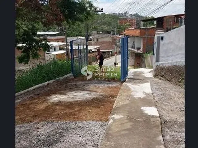 Casa 2 quartos e 1 banheiro, à venda, no bairro São Pedro em Juiz de Fora