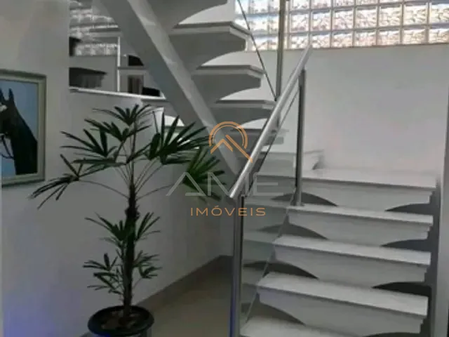 Casa com 350m² 5 quartos e 4 banheiros, à venda, no bairro Três Vendas em Pelotas
