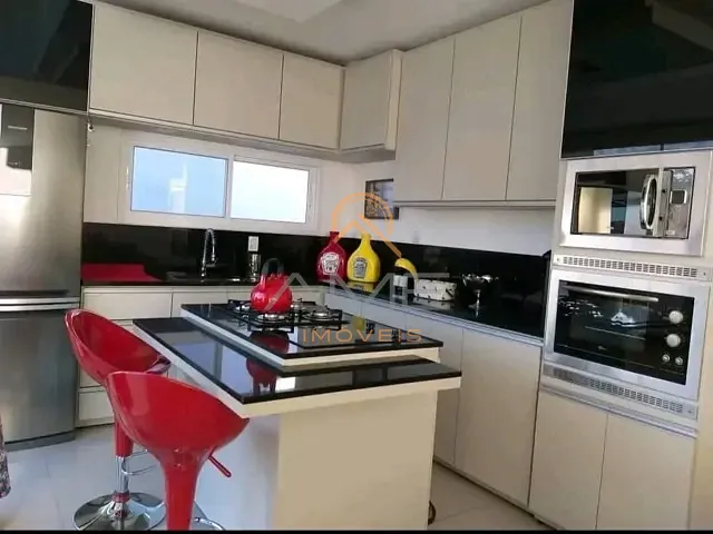 Casa com 350m² 5 quartos e 4 banheiros, à venda, no bairro Três Vendas em Pelotas