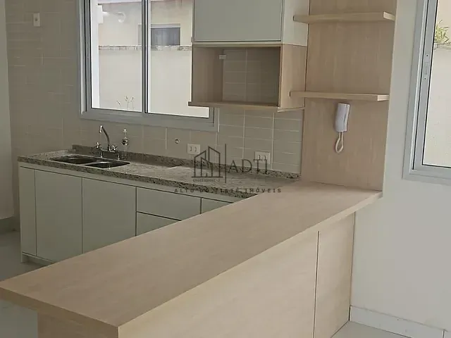 Casa 3 quartos e 3 banheiros, à venda ou para alugar, no bairro Cézar de Souza em Mogi das Cruzes