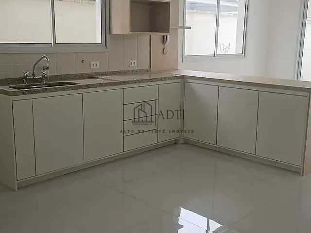 Casa 3 quartos e 3 banheiros, à venda ou para alugar, no bairro Cézar de Souza em Mogi das Cruzes