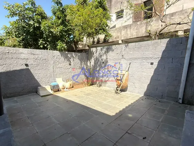 Casa com 140m² 1 quarto e 1 banheiro, para alugar, no bairro Parque dos Príncipes em Jacareí