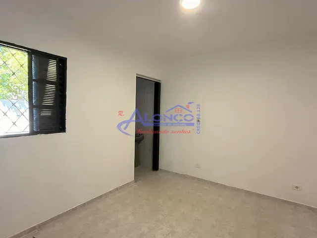 Casa com 140m² 1 quarto e 1 banheiro, para alugar, no bairro Parque dos Príncipes em Jacareí