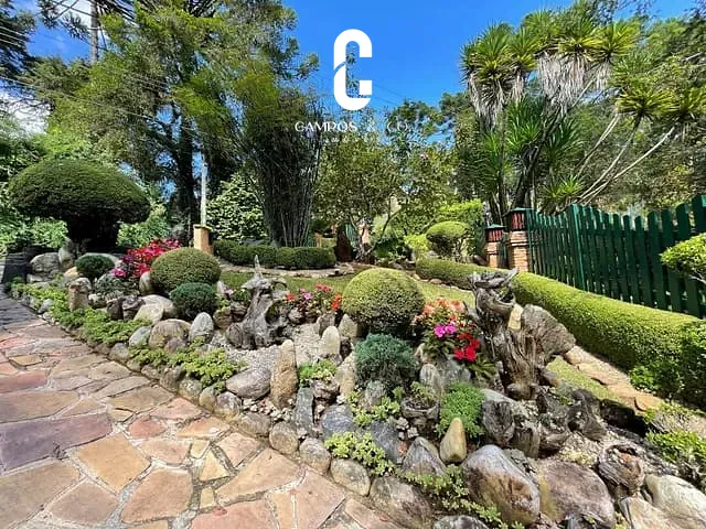 Casa com 5124m² 5 quartos e 5 banheiros, à venda, no bairro Condomínio Jardim Véu da Noiva em Campos do Jordão