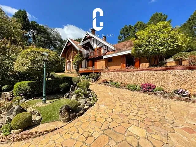 Casa com 5124m² 5 quartos e 5 banheiros, à venda, no bairro Condomínio Jardim Véu da Noiva em Campos do Jordão