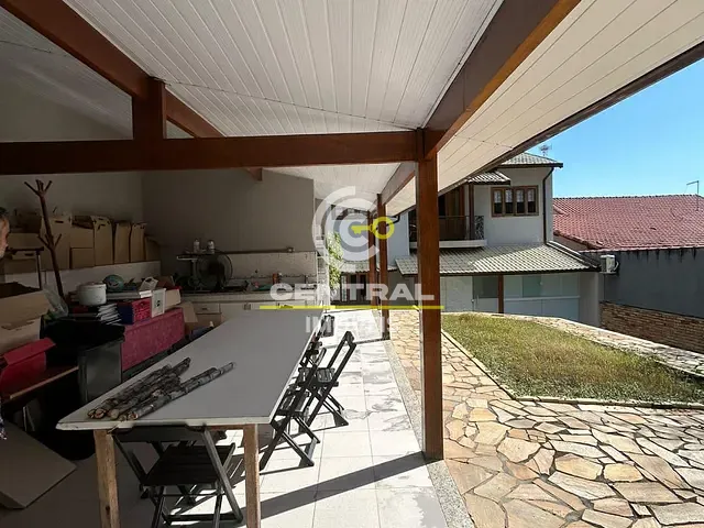 Casa com 720m² 5 quartos e 4 banheiros, à venda, no bairro Venda das Pedras em Itaboraí