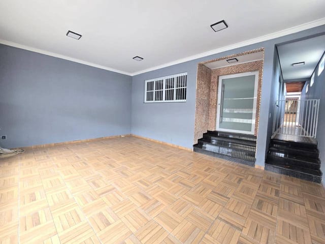 Casa com 191m² 3 quartos e 2 banheiros, à venda, no bairro Residencial Algarve em Mogi das Cruzes