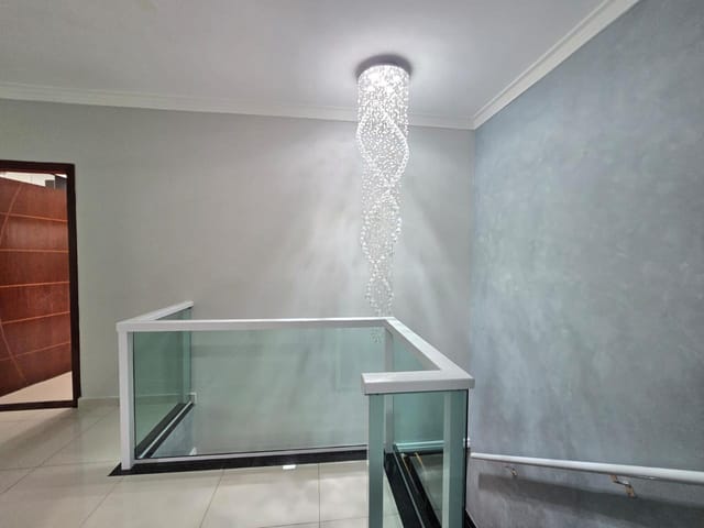 Casa com 191m² 3 quartos e 2 banheiros, à venda, no bairro Residencial Algarve em Mogi das Cruzes
