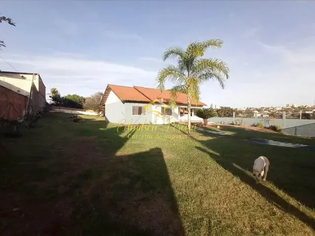 Casa com 1301m² 3 quartos e 2 banheiros, à venda, no bairro Conjunto Habitacional Santiago II em Londrina