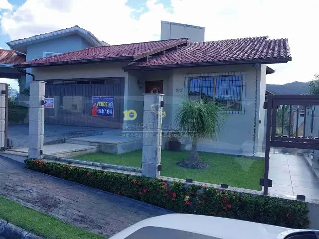 Casa com 450m² 3 quartos e 2 banheiros, à venda, no bairro Pedra Branca em Palhoça