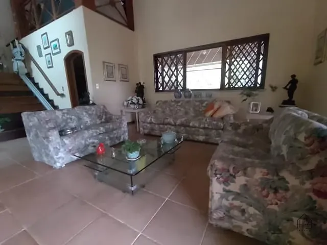 Casa com 1350m² 6 quartos e 5 banheiros, à venda ou para alugar, no bairro do Carmo (Canguera) em São Roque