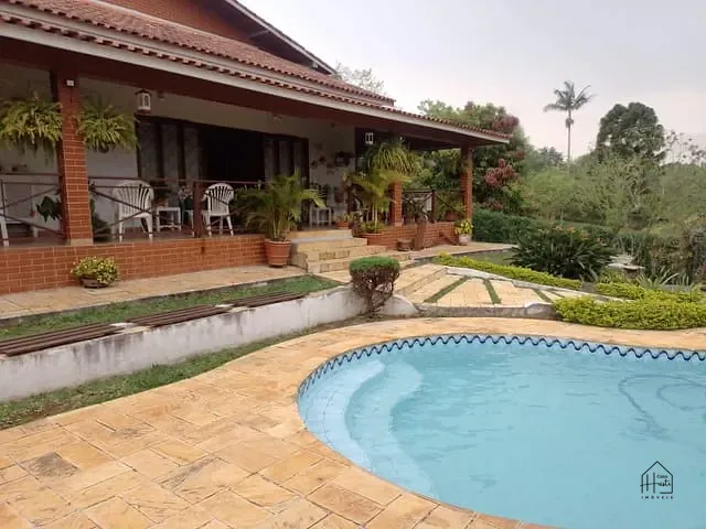 Casa com 1350m² 6 quartos e 5 banheiros, à venda ou para alugar, no bairro do Carmo (Canguera) em São Roque