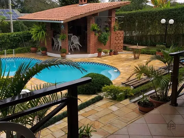 Casa com 1350m² 6 quartos e 5 banheiros, à venda ou para alugar, no bairro do Carmo (Canguera) em São Roque