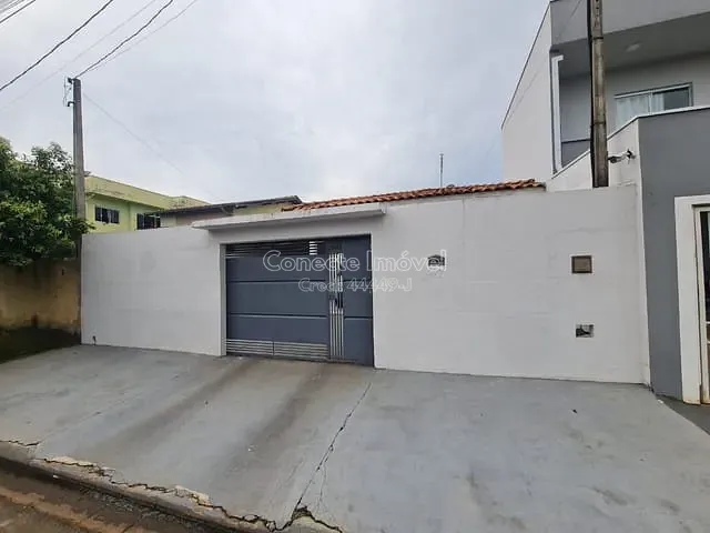 Casa com 250m² 3 quartos e 2 banheiros, à venda, no bairro Residencial dos Imigrantes em Holambra